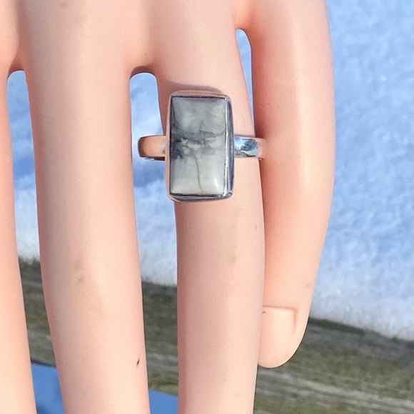 Howlite Ring - Picture 2 of 15